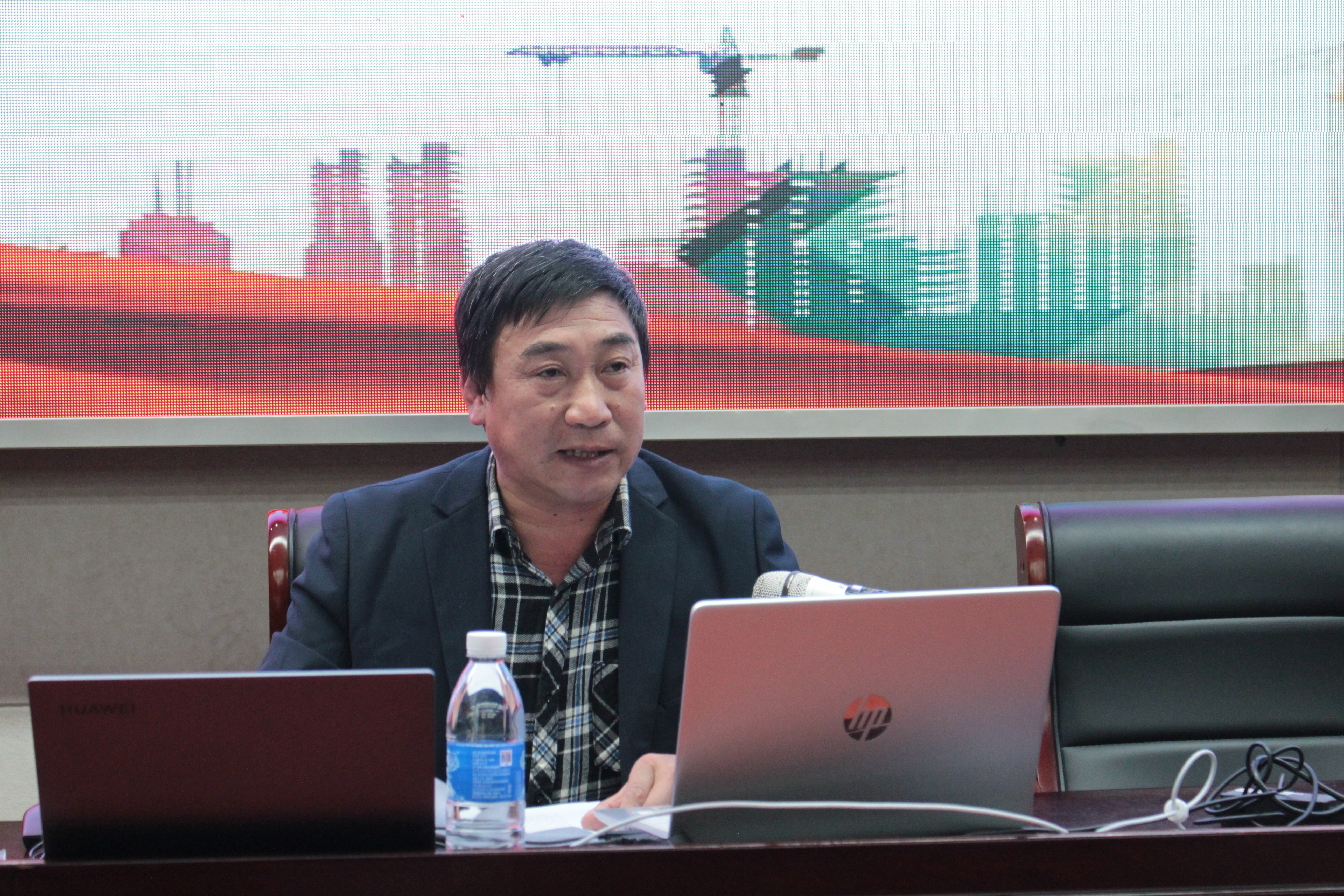 劳模精神润初心,青春奋进启新程——石油化工学院特邀全国劳动模范黄宽平为新生传道解惑-浙江国际海运职业技术学院