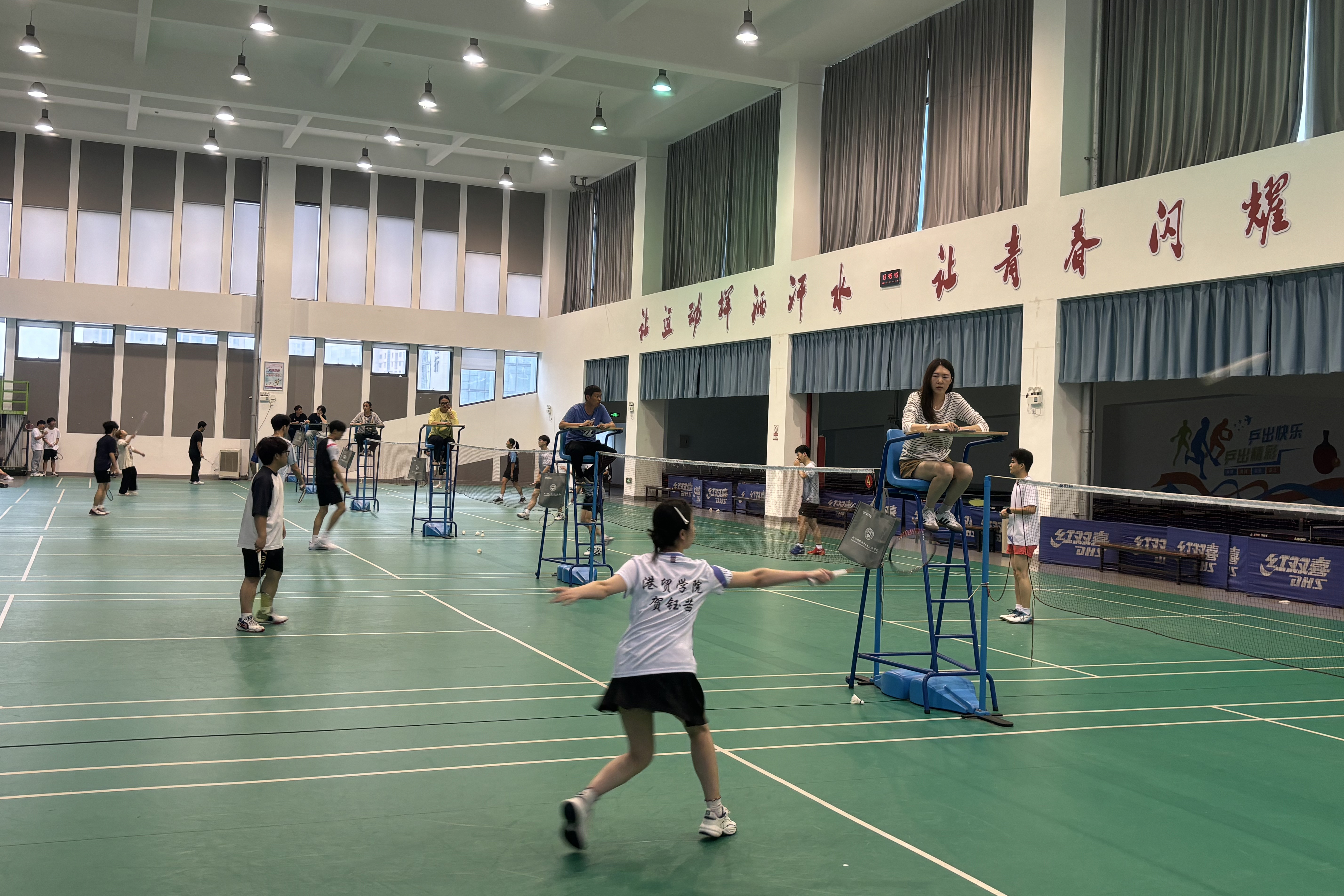校第二十届大学生运动会羽毛球混合团体赛圆满举行-浙江国际海运职业技术学院