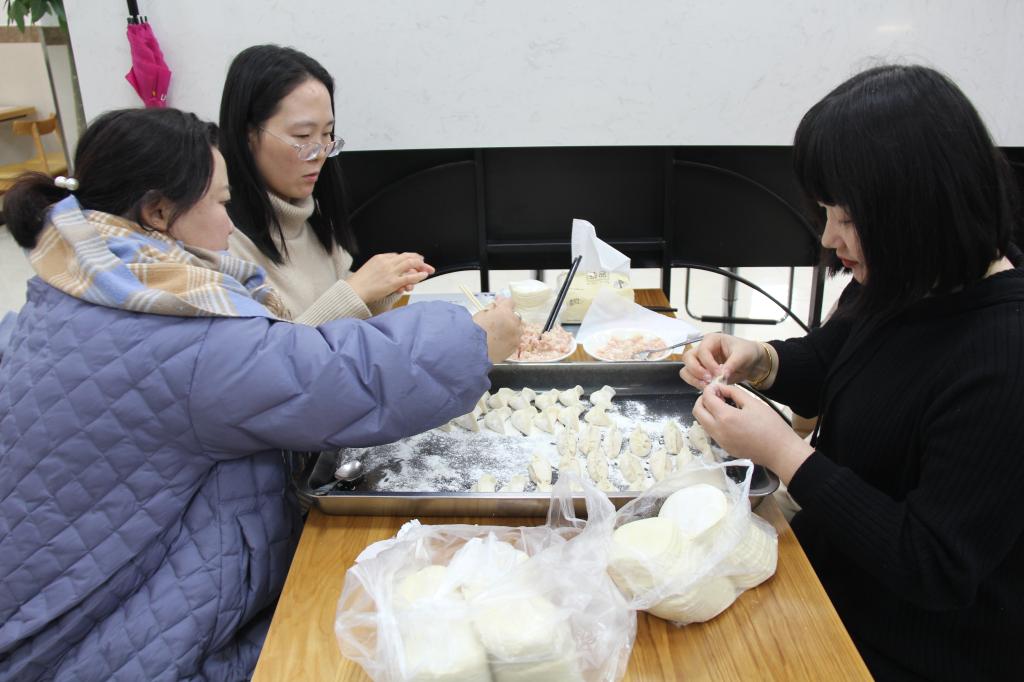 三八节包饺子活动主题图片